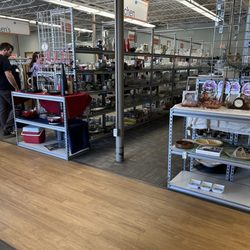Arc's Value Village - Kitchen supplies
