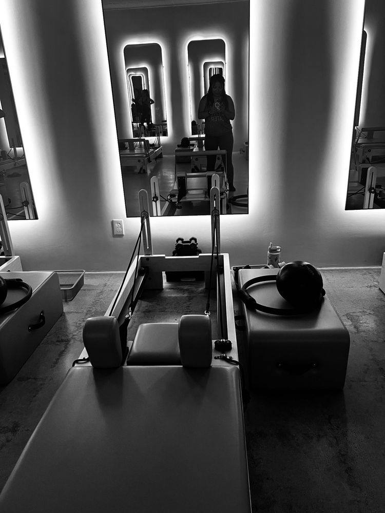 Viva Pilates Studio Logo