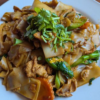 On's Thai Kitchen - Pad see ew - Thai Near Me - Saint Paul, Minnesota On's Thai Kitchen - Pad see ew - Thai Near Me - Saint Paul, Minnesota
