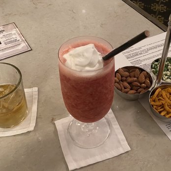 The Peabody Memphis - Cocktails while waiting for the ducks - Hotels Near Me - Memphis, Tennessee