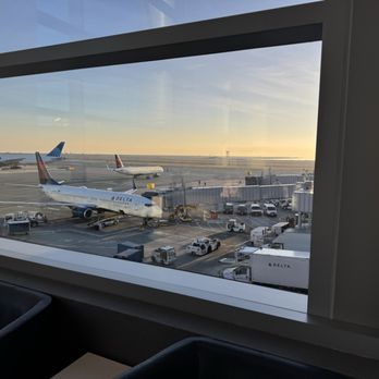 Delta Sky Club - Looking at my plane - Airport Lounges Near Me - San Francisco, California Delta Sky Club - Looking at my plane - Airport Lounges Near Me - San Francisco, California