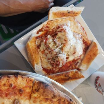 Napoli Pizzeria - Lower than Chef Boyardee lasagne and buttered bread claimed to be garlic bread - Pizza Near Me - Las Vegas, Nevada Napoli Pizzeria - Lower than Chef Boyardee lasagne and buttered bread claimed to be garlic bread - Pizza Near Me - Las Vegas, Nevada