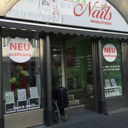 Laura Nails - Entrance