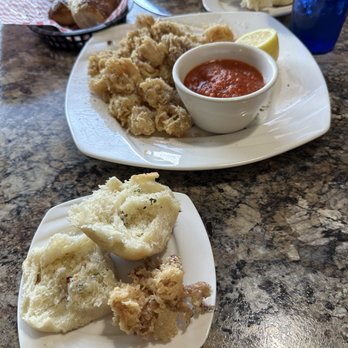 Napoli’s - Fried Calamari and warm bread rolls. - Italian Near Me - Richland, Washington