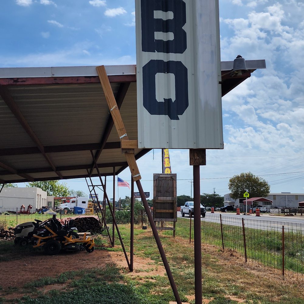 Toothless BBQ - Barbeque Near Me - Stonewall, Texas Toothless BBQ - Barbeque Near Me - Stonewall, Texas