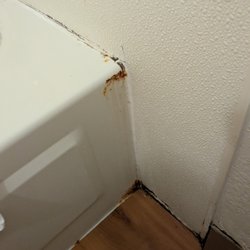 Motel 6 - Rust at tub & baseboard