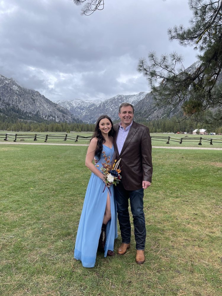 Lyon's Mane color & extension Studio Logo