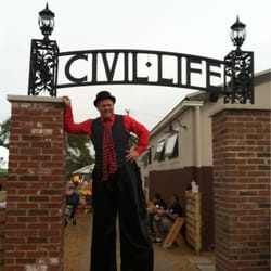 Circus Kaput - Stilt walking for Civil Life brewery