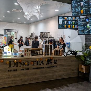 Ding Tea - Anaheim Hills - The front counter with friendly staff - Bubble Tea Near Me - Anaheim, California