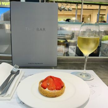Fortnum & Mason Heathrow - strawberry tart and a sauv blanc - Coffee & Tea Near Me - London, XGL Fortnum & Mason Heathrow - strawberry tart and a sauv blanc - Coffee & Tea Near Me - London, XGL