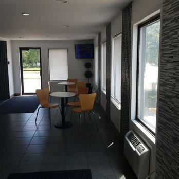 Motel 6 - The lobby - Hotels Near Me - Marshalltown, Iowa