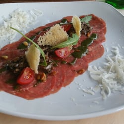 Kutsche - Rindercarpaccio mit Olivenölpesto und getrüffeltem Pilzgröstl