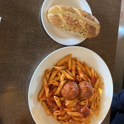 Monte Cello's Pizza - Garlic bread and penne marinara with meatballs