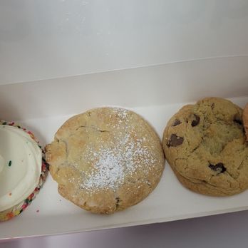 Crumbl - South Shore Commons - Bakeries Near Me - Staten Island, New York