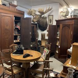 House With the Lions Antiques - Firniture