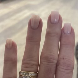 Queen House Nails - Pink & White Ombré Dip