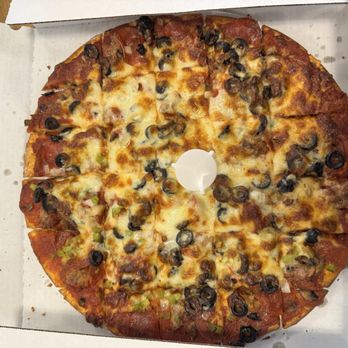 Ricardo's Pub Pizza - Pizza Near Me - White Bear Lake, Minnesota