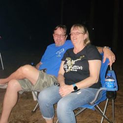 Sycamore Lodge - Sitting around with friends