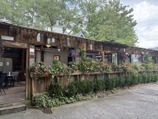 Treehouse Restaurant and Pub by null