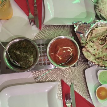 Bollywood Chili - Palak paneer, butter chicken, garlic naan, mango lassi - Indian Near Me - Braunschweig, NI