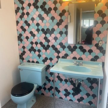 Mike Reed Tile - Vintage bathroom - Tiling Near Me - Tarzana, California Mike Reed Tile - Vintage bathroom - Tiling Near Me - Tarzana, California