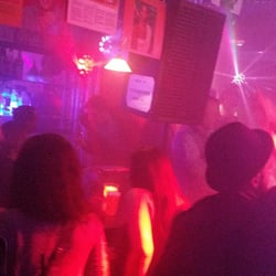 Meyer's Bar - Having fun in a dive