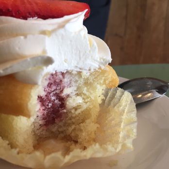 Molly's Cupcakes - Desserts Near Me - Chicago, Illinois