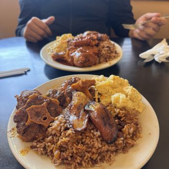 Tracey's Belizean Restaurant - Oxtail - Caribbean Near Me - Los Angeles, California Tracey's Belizean Restaurant - Oxtail - Caribbean Near Me - Los Angeles, California