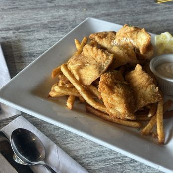 Moonstone Beach Bar & Grill - Fish & Chips - Seafood Near Me - Cambria, California