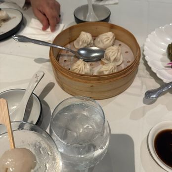Mama Lu's Dumpling House - Pork soup dumplings - Dim Sum Near Me - Beverly Hills, California Mama Lu's Dumpling House - Pork soup dumplings - Dim Sum Near Me - Beverly Hills, California