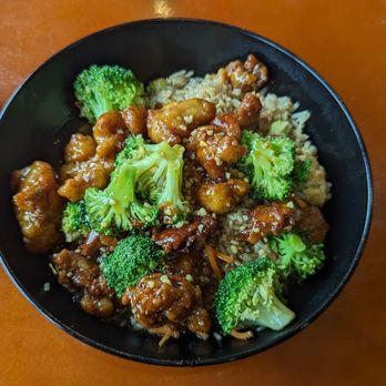 Pei Wei Asian Kitchen - Sesame Chicken with Fried Rice - Asian Fusion Near Me - Fairfax, Virginia Pei Wei Asian Kitchen - Sesame Chicken with Fried Rice - Asian Fusion Near Me - Fairfax, Virginia