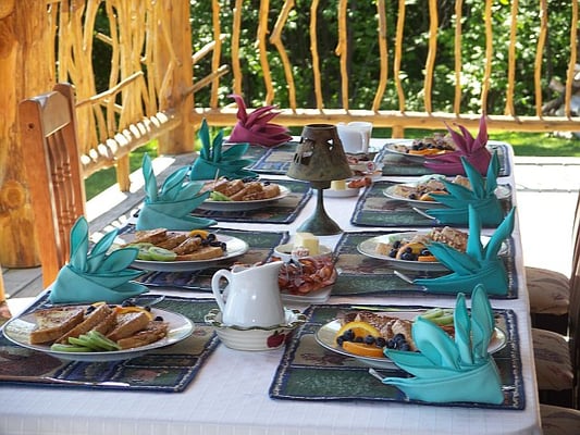 Moose Meadow Lodge & Treehouse by null