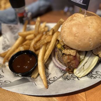 Ford's Garage Plano - Burgers Near Me - Plano, Texas