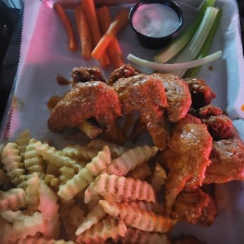 Grey's Social Kitchen & Bar - Buffalo - Bars Near Me - Oak Forest, Illinois