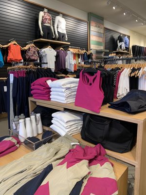 lululemon by null