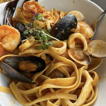 Latitudes Restaurant Hollywood - Seafood pasta - Breakfast & Brunch Near Me - Hollywood, Florida
