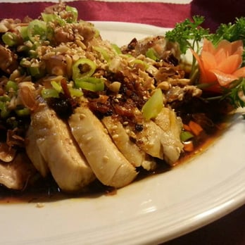Sichuan Gourmet - 口水鸡 Huhnchen mit gehackte Erdnuß, Chilli, Ingwer und Knoblauch. - Chinese Near Me - Berlin, BE
