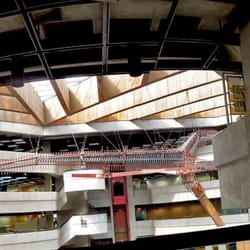 Hemeroteca Nacional de México - Vista del techo desde el interior.
