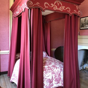 Colonial Williamsburg - Wythe house bedroom - Tours Near Me - Williamsburg, Virginia Colonial Williamsburg - Wythe house bedroom - Tours Near Me - Williamsburg, Virginia