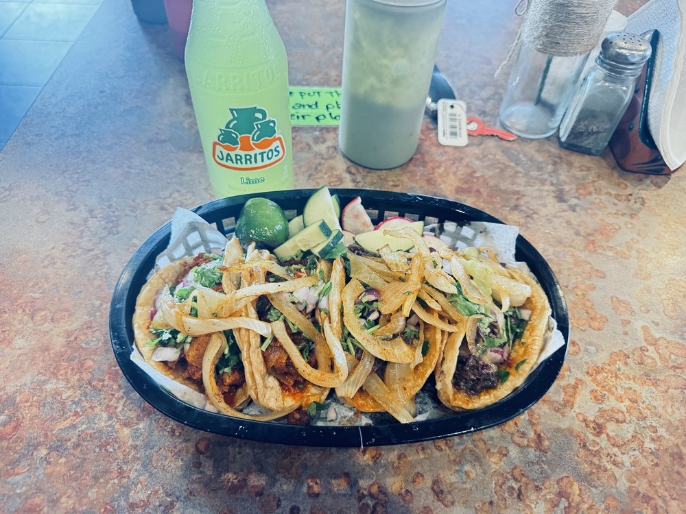 Rico's Tacos Logo