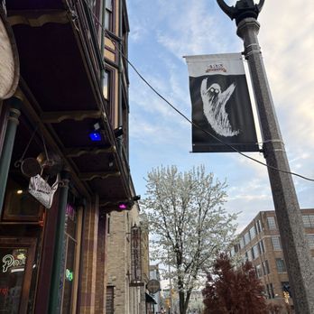 Shakers Cigar Bar - May 2025 - Cigar Bars Near Me - Milwaukee, Wisconsin