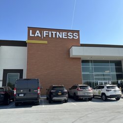 LA Fitness - Outside
