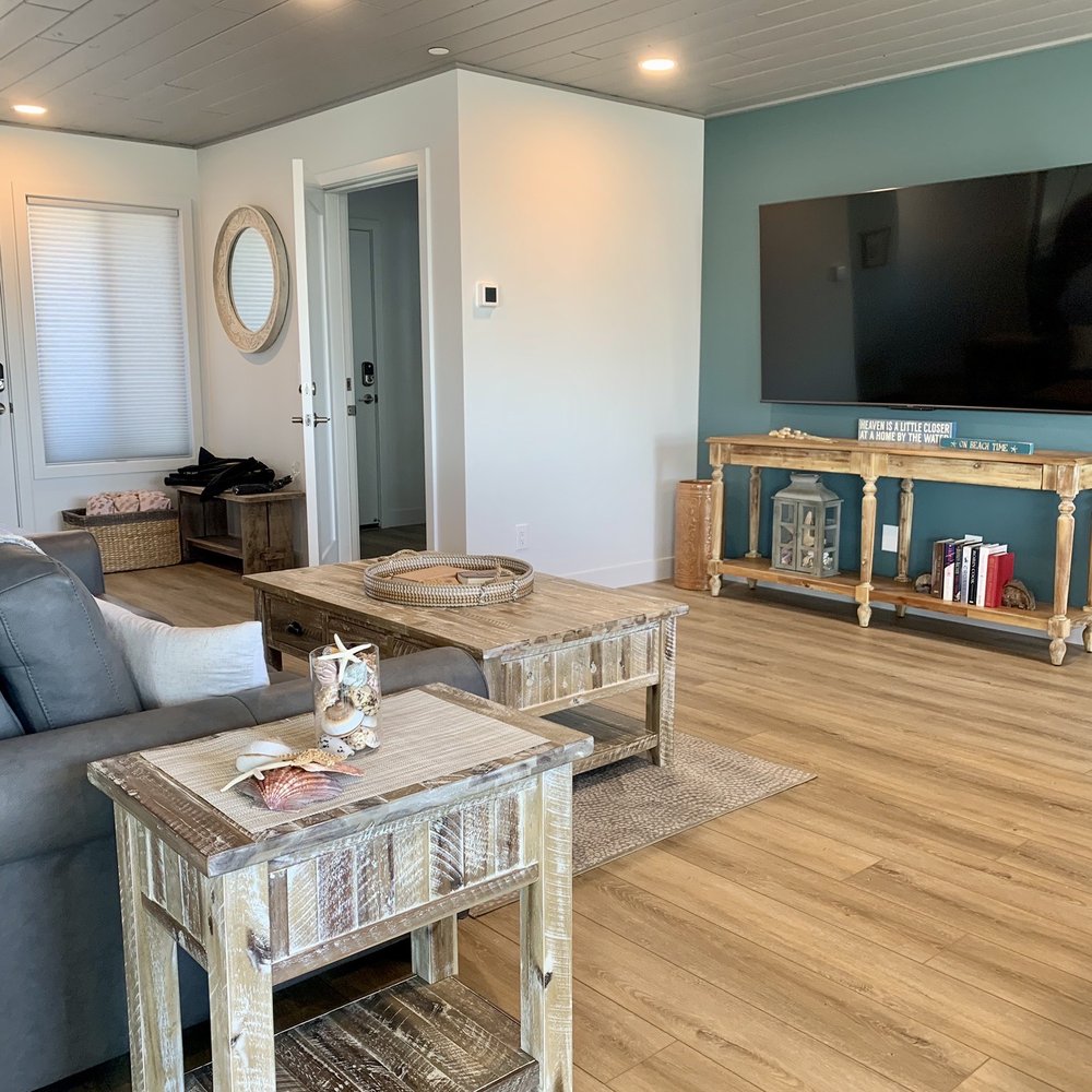 Windrush Inn - Harbor living room - Hotels Near Me - Cambria, California Windrush Inn - Harbor living room - Hotels Near Me - Cambria, California