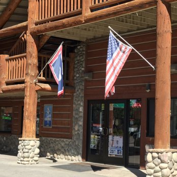 Philips 66 - Entrance to the convenience store - Gas Stations Near Me - Jackson, Wyoming