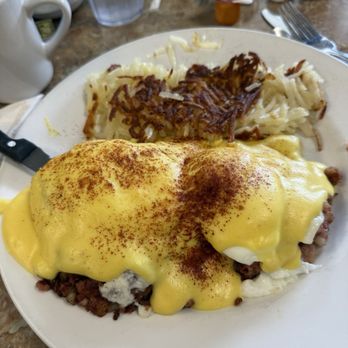Sammy's on the Square - "Irish" Benedict - American Near Me - Walworth, Wisconsin