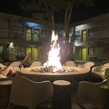 Campfire Hotel - Roaring fire pit - Hotels Near Me - Bend, Oregon Campfire Hotel - Roaring fire pit - Hotels Near Me - Bend, Oregon