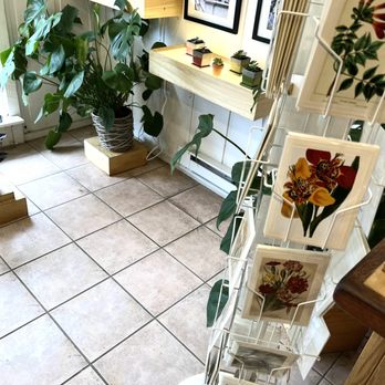 Jarita's Florist - Airy W/ Some Florals & Gift Items - Florists Near Me - Woodstock, New York