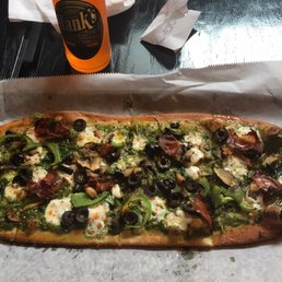 Pesto with prosciutto pizza