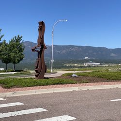 Residence Inn Colorado Springs North/Air Force Academy - Bird in Flight Sculpture on my Walk !
