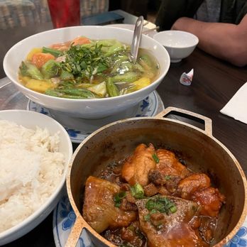 9 Roses - Back: Canh Chua Ca Catfish 5/5 front: Ca Kho To 5/5 - Chinese Near Me - Gretna, Louisiana